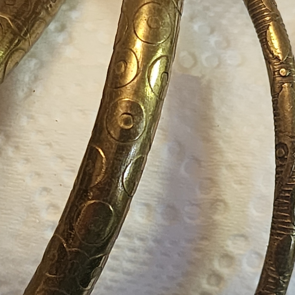 Chic Gold Tone Bangles Set - Picture 3 of 4